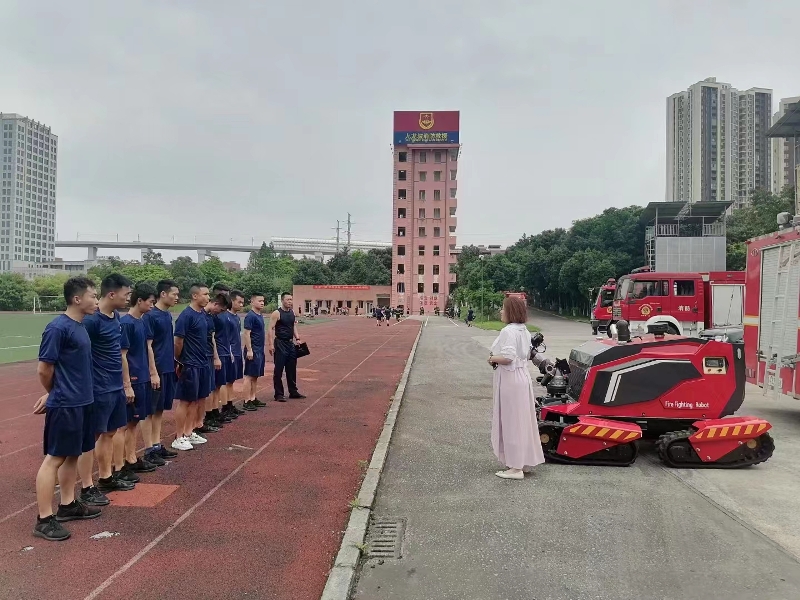 舉升搶險(xiǎn)主戰(zhàn)消防車、全地形消防滅火機(jī)器人巡展演示圓滿結(jié)束